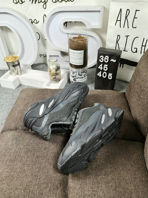 Adid@s Yeezy